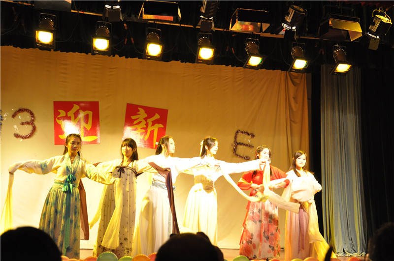 本科生“惊鸿舞”